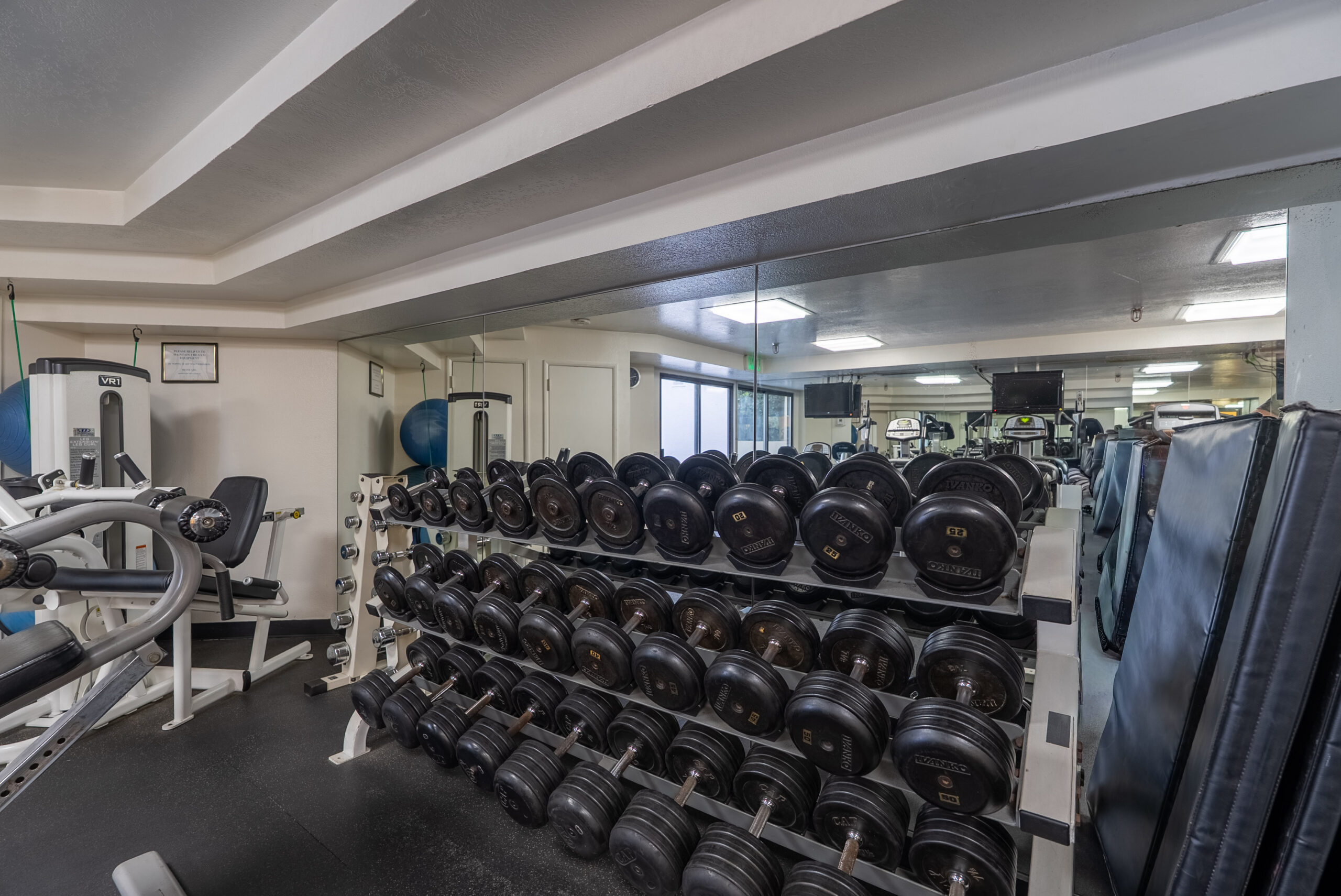 35 121 S Hope St Los Angeles_LR-64