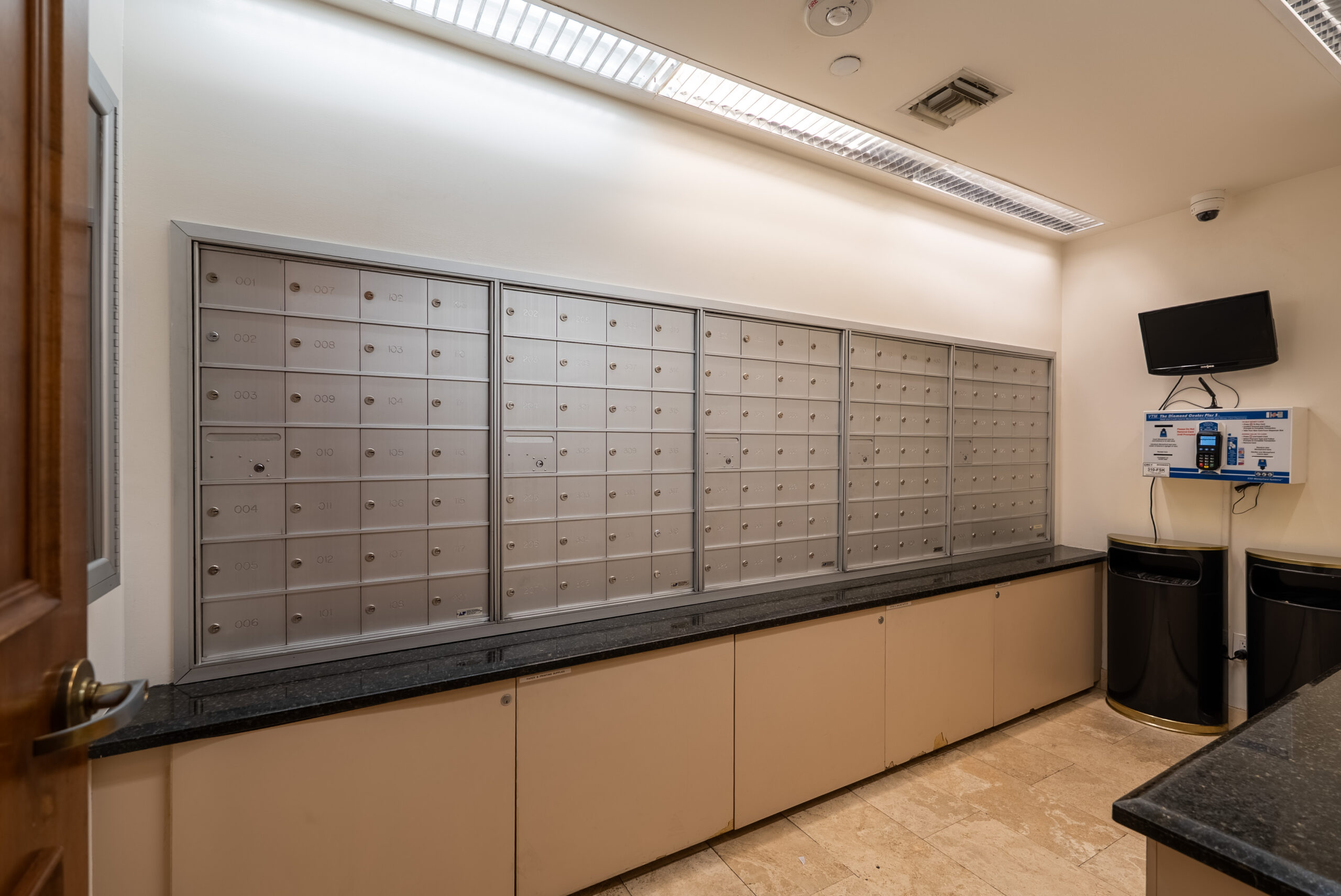 36 121 S Hope St Los Angeles_LR-65